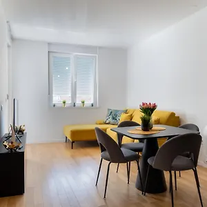  Apartment Sole