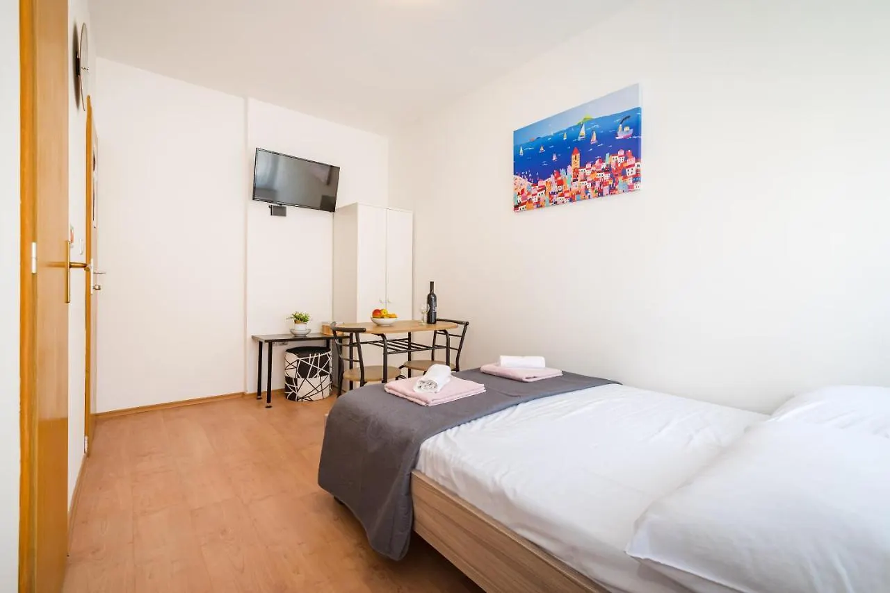 Studio And Rooms Zadar City Wall 0*,