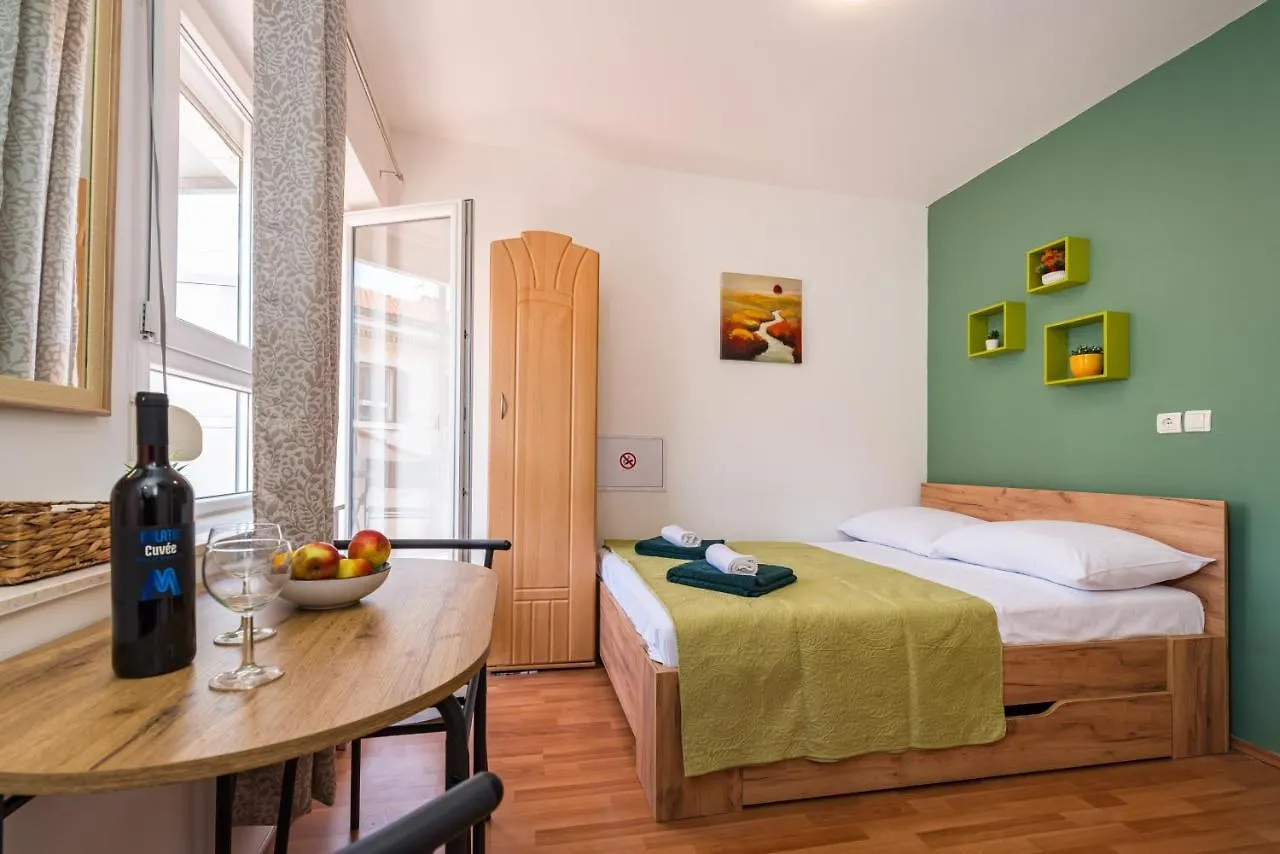 Apartment Studio And Rooms Zadar City Wall